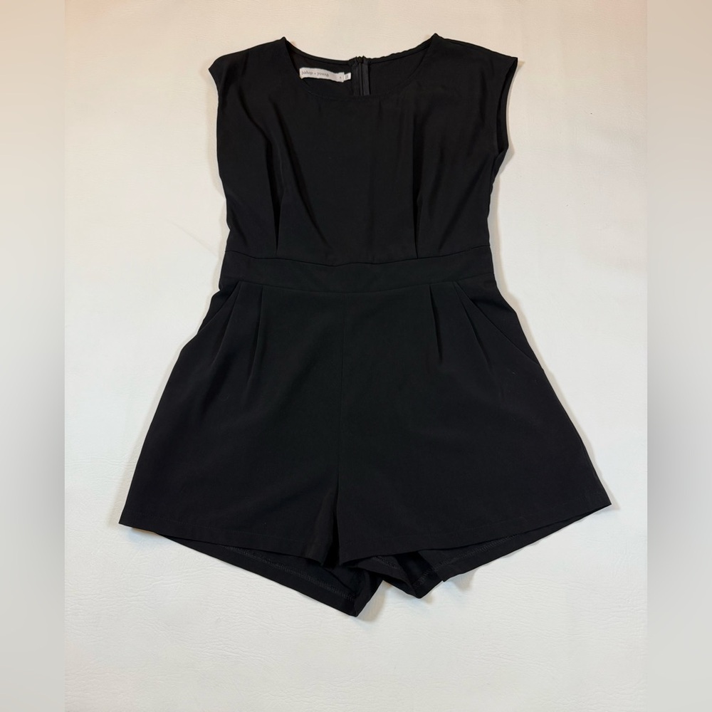 Bishop and Young black romper size women’s small (bin i)